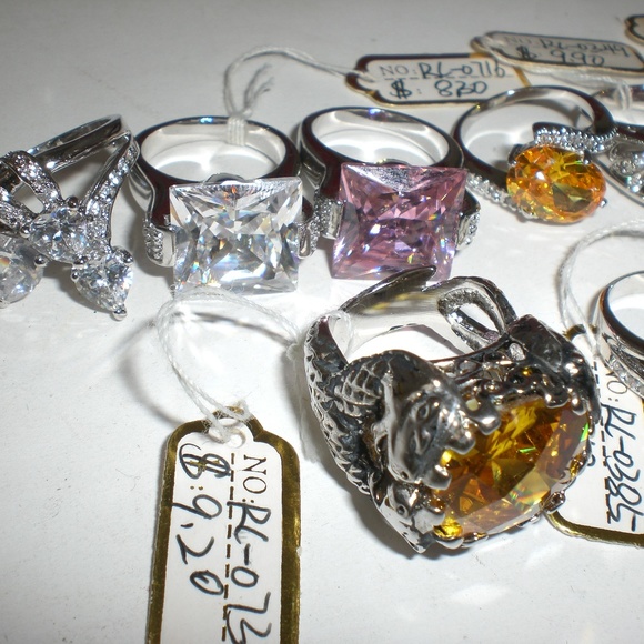 10 Amazing Rhinestone White Gold Realistic Rings - Picture 2 of 5